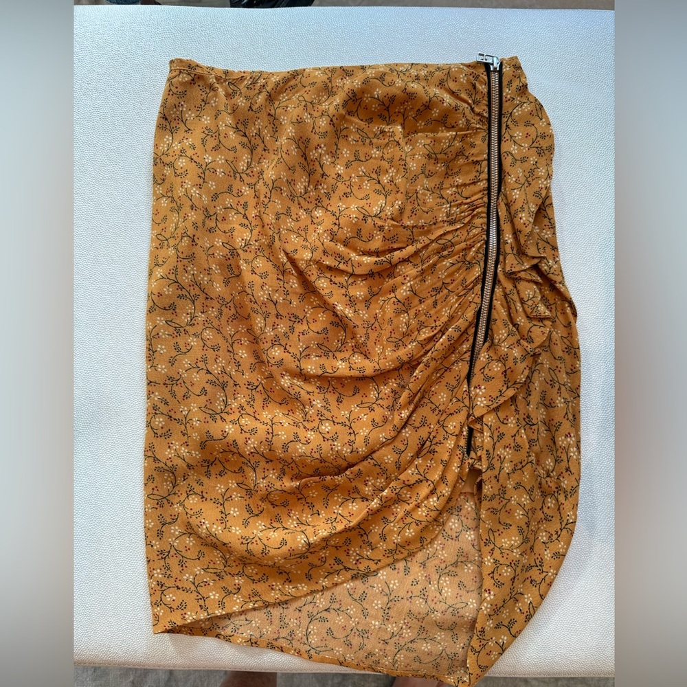 Veronica Beard yellow skirt with the zipper detailing on the side